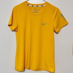 Nike Girls' Legend Scoop Dri-FIT T-Shirt